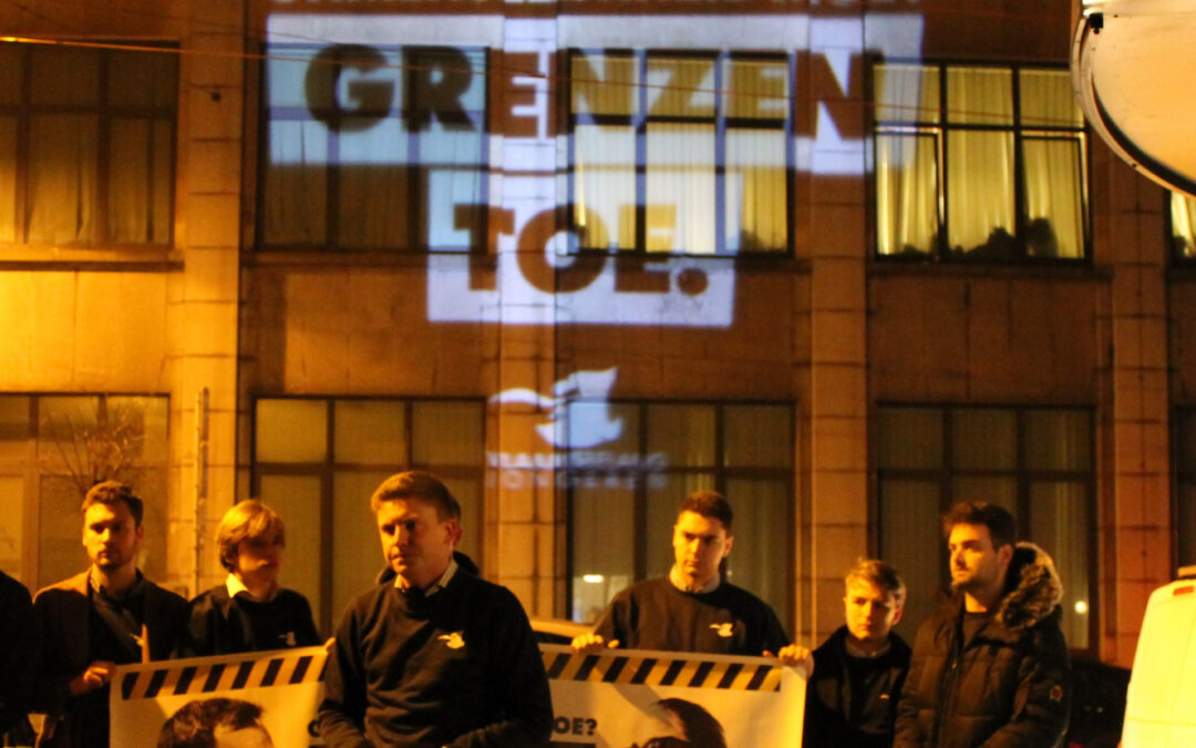 VBJ houdt actie aan Schaarbeeks kraakpand: “Onmenselijkheid moe? Grenzen toe!”